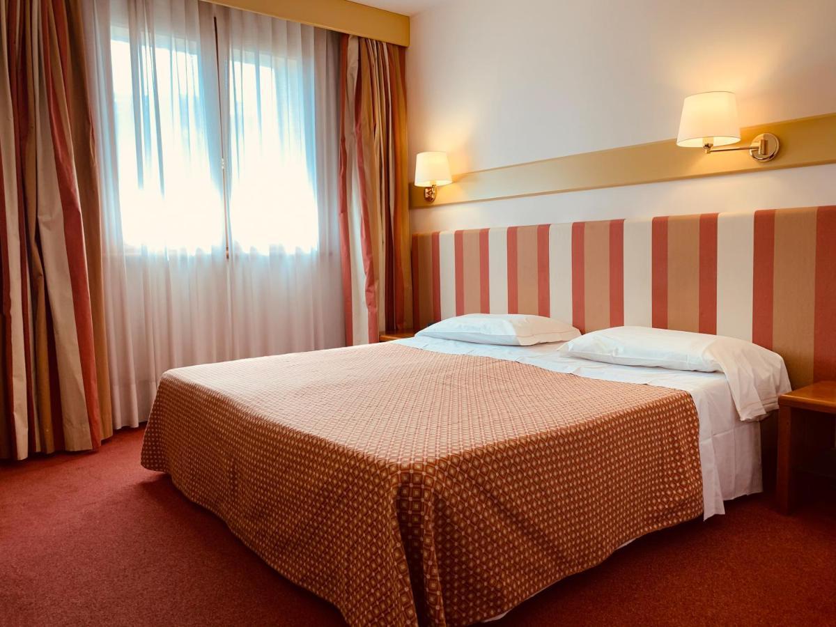 Eurohotel Palace Маніаго Екстер'єр фото